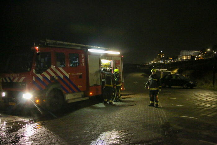 Stapel kerstbomen in brand