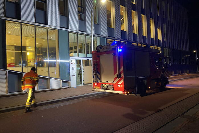 Mogelijk gebouwbrand in kantoorpand