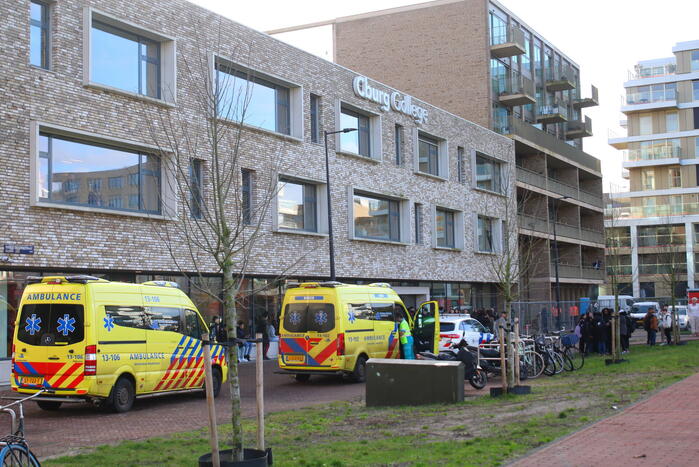 Gewonde bij steekpartij Cburg College