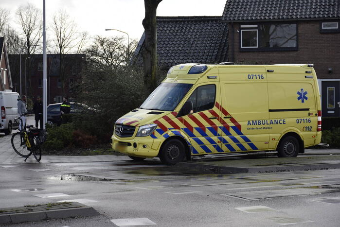 E-biker gewond bij botsing op rotonde
