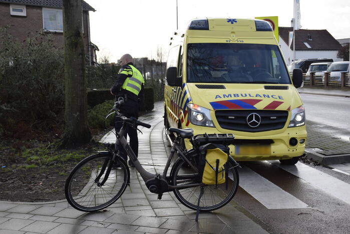 E-biker gewond bij botsing op rotonde