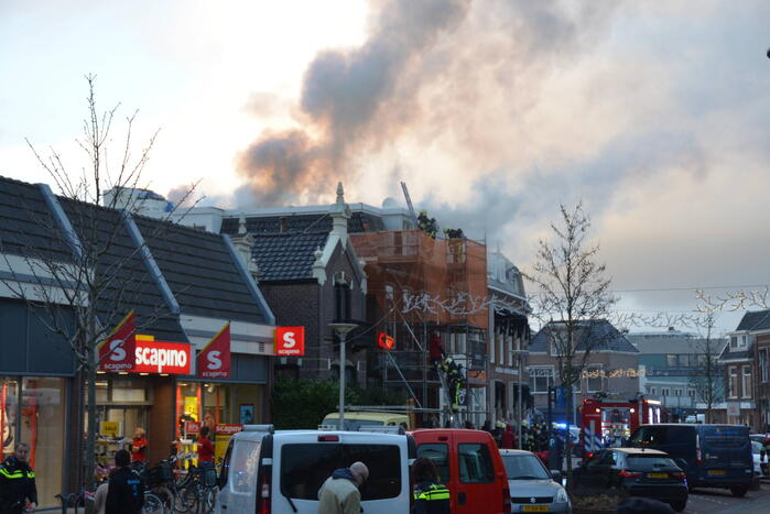 Flinke rook ontwikkeling bij uitslaande brand