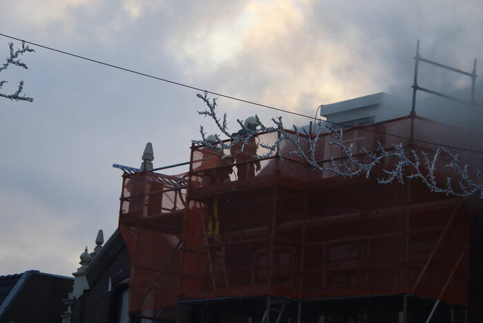 Flinke rook ontwikkeling bij uitslaande brand