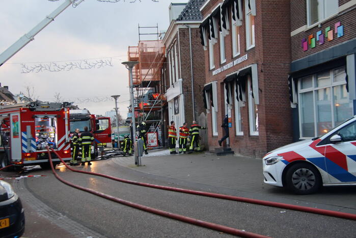 Flinke rook ontwikkeling bij uitslaande brand