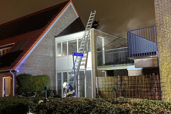 Brand in portiek woning