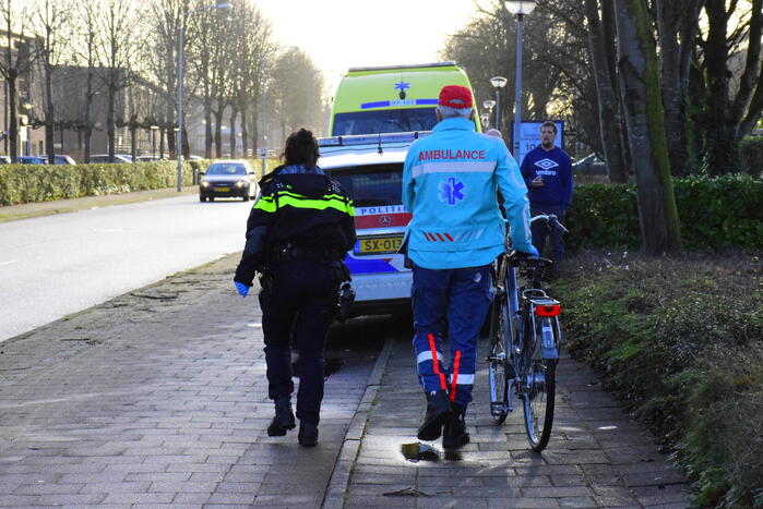 Jonge fietser naar ziekenhuis na aanrijding met auto
