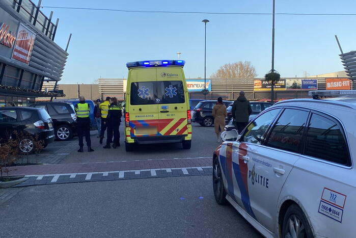 Persoon in scootmobiel aangereden