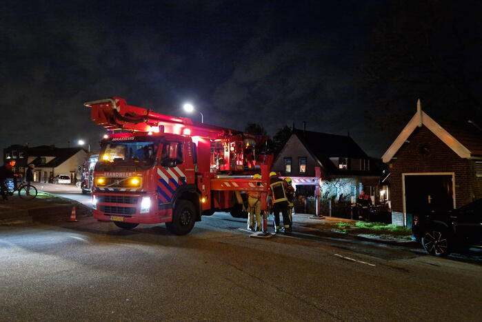 Brandweer blust schoorsteenbrand