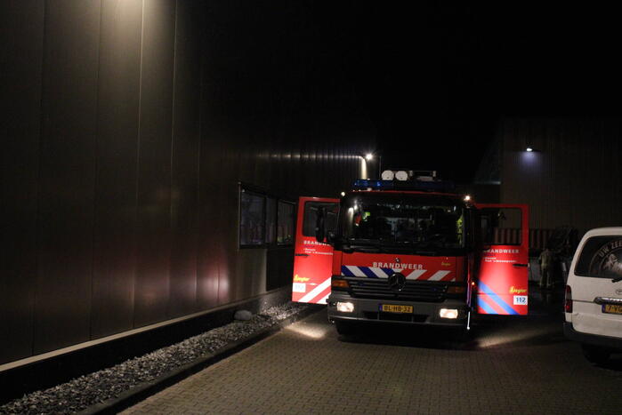 Container en kar vliegen in brand