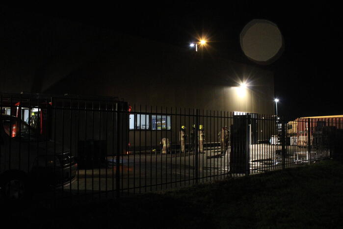 Container en kar vliegen in brand