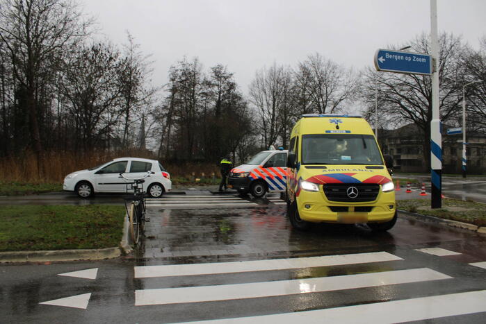 Automobilist ziet overstekende fietsster over het hoofd