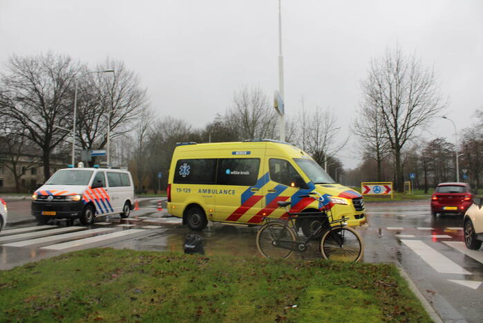 Automobilist ziet overstekende fietsster over het hoofd