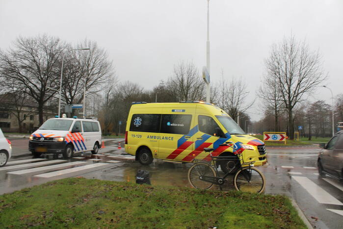 Automobilist ziet overstekende fietsster over het hoofd