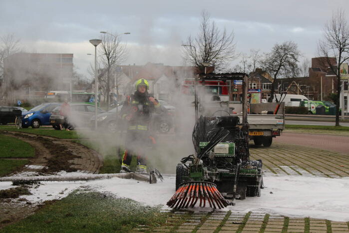 Veegmachine verwoest door uitslaande brand