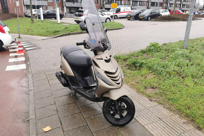 Scooterrijder gewond bij botsing met auto