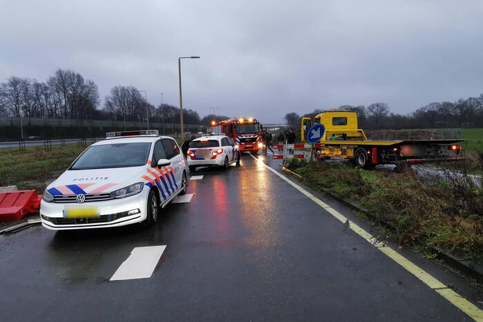 Opnieuw belandt auto in zeiknat weiland door navigatie