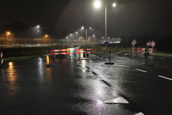 Tweede auto in uur tijd op zeiknat weiland