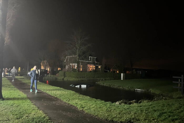 Bestelbus breekt doormidden bij ernstig ongeval