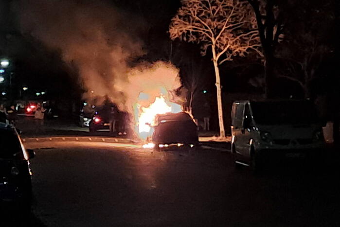 Auto gaat in vlammen op