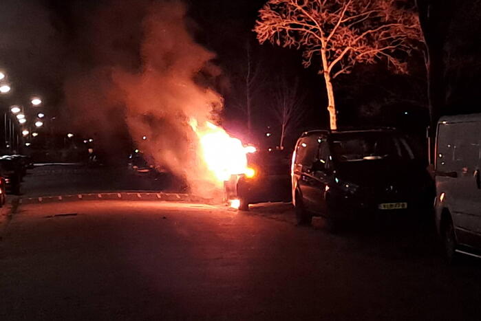 Auto gaat in vlammen op