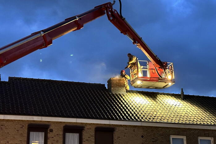Schoorsteenbrand snel onder controle