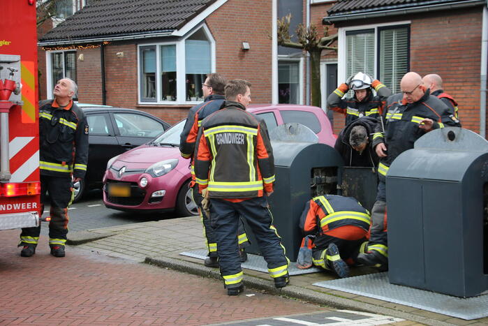 Brandweerlieden zoekt naar verloren autosleutel
