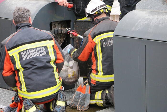 Brandweerlieden zoekt naar verloren autosleutel