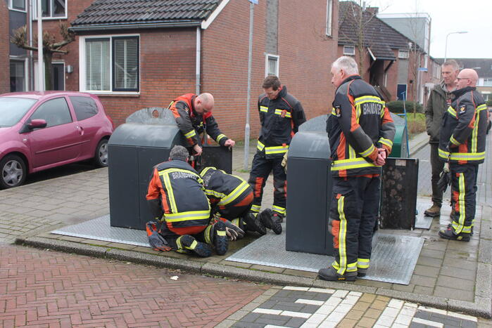 Brandweerlieden zoekt naar verloren autosleutel