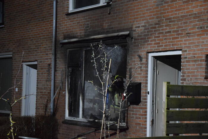 Uitslaande brand in woning waar eerder vrouw werd overgoten met zuur