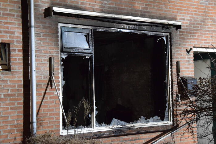 Uitslaande brand in woning waar eerder vrouw werd overgoten met zuur