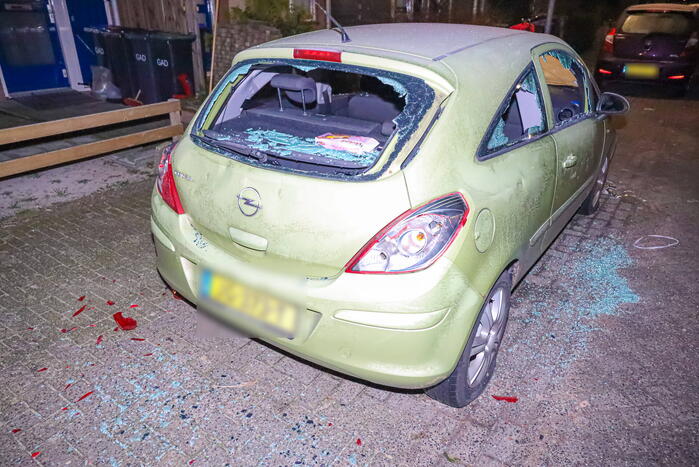 Geparkeerde auto compleet gemolesteerd