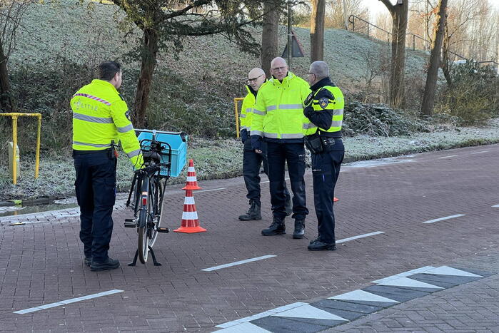 Fietser met spoed naar ziekenhuis gebracht