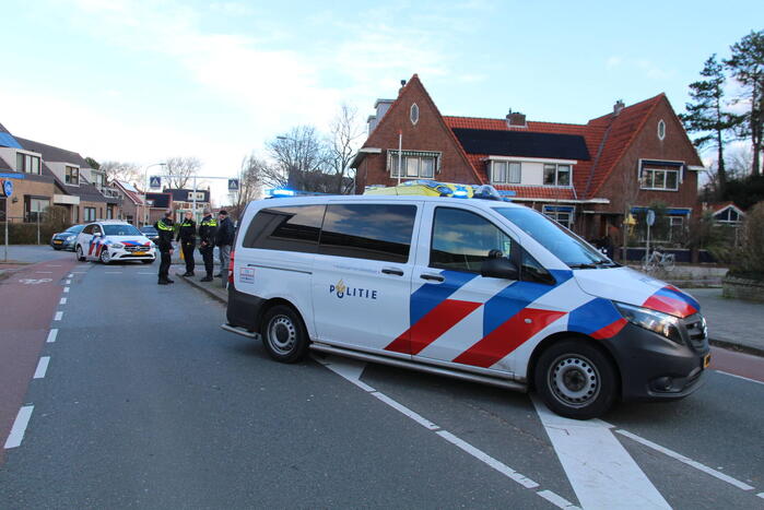 Fietser botst in zijkant van auto