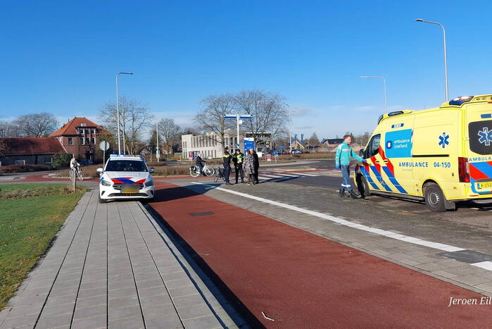 Fietser geschept op rotonde door auto