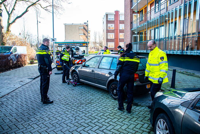 Politie neemt meerdere auto's in beslag na inval bij garagebedrijf