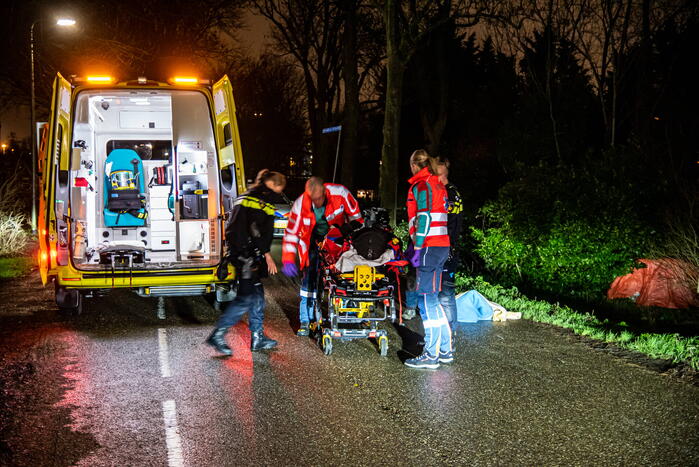 Voetganger raakt gewond bij botsing met brommerrijder