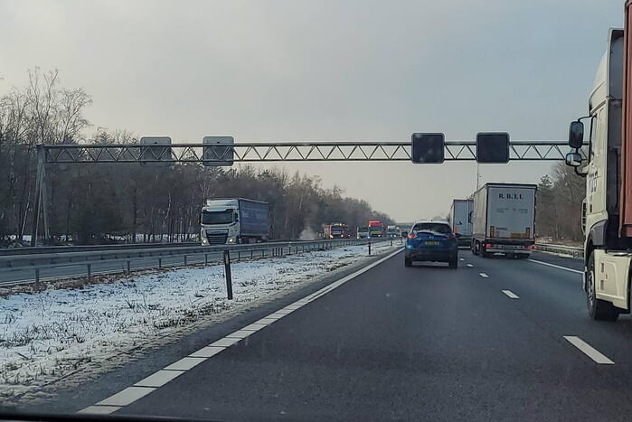 Flinke file door brand op snelweg