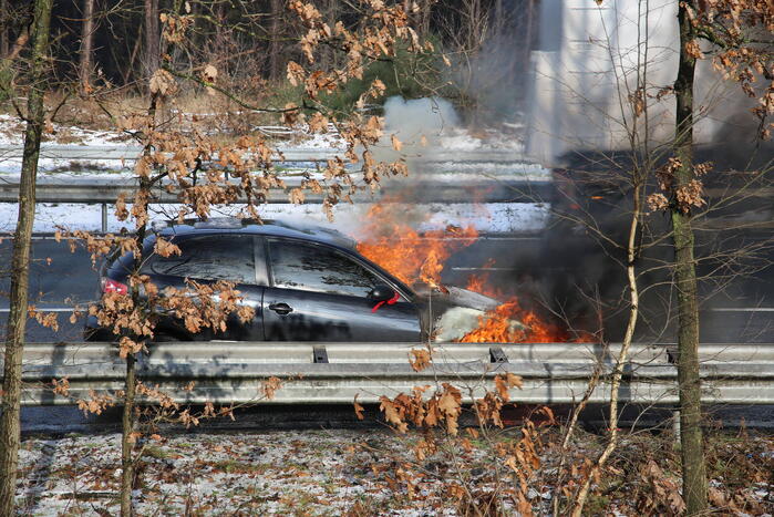Flinke file door brand op snelweg