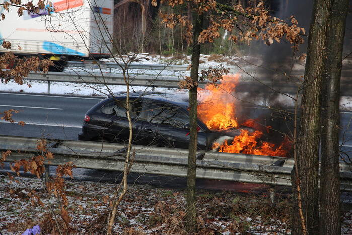 Flinke file door brand op snelweg