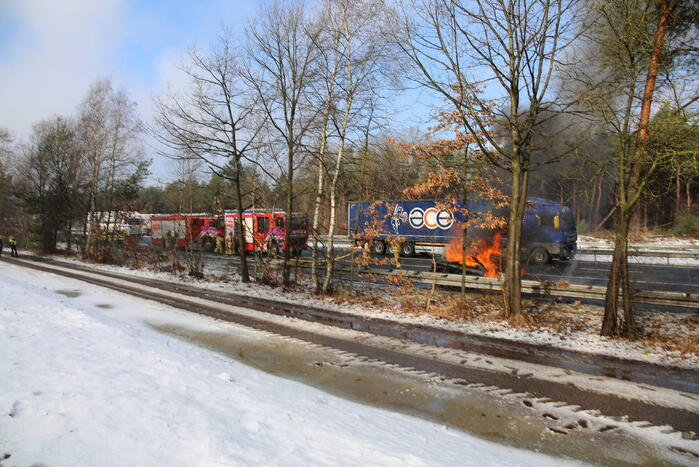 Flinke file door brand op snelweg