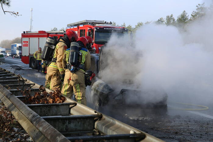 Flinke file door brand op snelweg