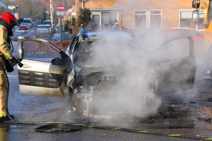Auto uitgebrand op parkeerplaats Lidl