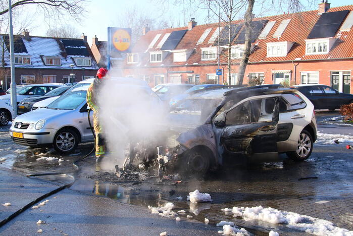 Auto uitgebrand op parkeerplaats Lidl