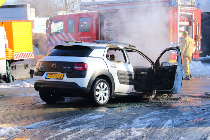 Auto uitgebrand op parkeerplaats Lidl