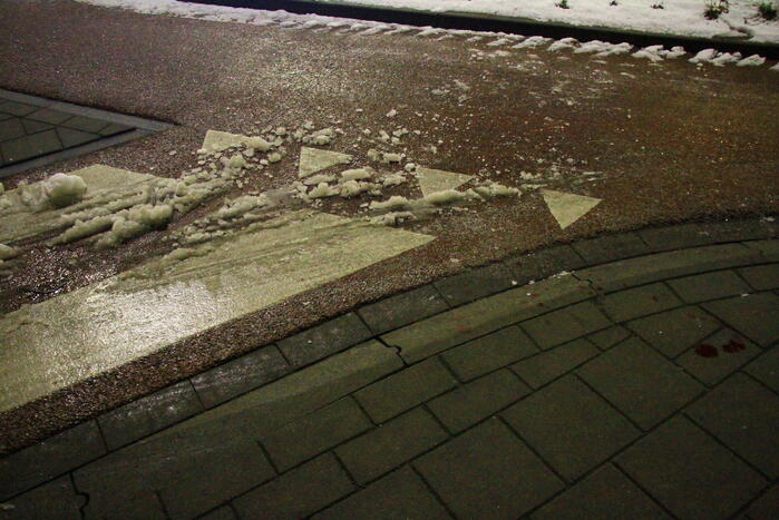 Fietser gewond na val op glad fietspad