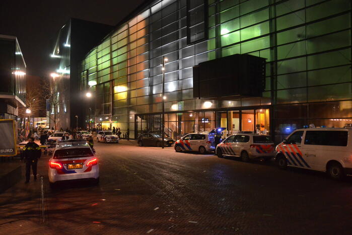 Flinke politie-inzet bij ongeregeldheden