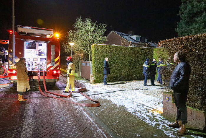 Brand in openhaard staat door naar kelder
