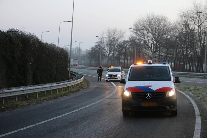 Twee voertuigen beschadigd na eenzijdige ongevallen door gladheid