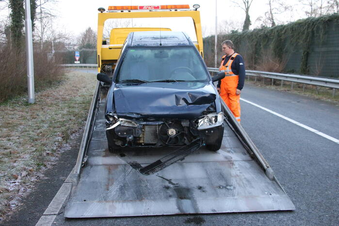 Twee voertuigen beschadigd na eenzijdige ongevallen door gladheid