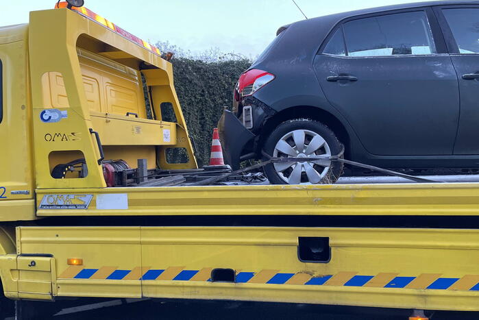 Twee voertuigen beschadigd na eenzijdige ongevallen door gladheid